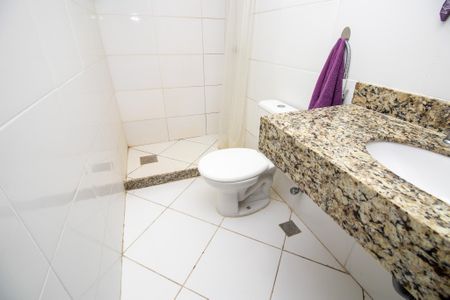 Casa de condomínio à venda com 260m², 3 quartos e 2 vagas Casa de condomínio à venda com 260m², 3 quartos e 2 vagasBanheiro Social