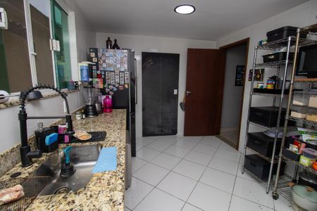 Casa de condomínio à venda com 260m², 3 quartos e 2 vagas Casa de condomínio à venda com 260m², 3 quartos e 2 vagasCozinha