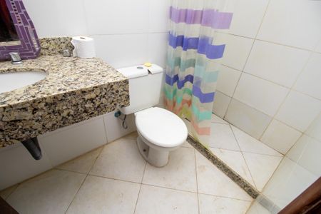 Casa de condomínio à venda com 260m², 3 quartos e 2 vagas Casa de condomínio à venda com 260m², 3 quartos e 2 vagasBanheiro de serviço