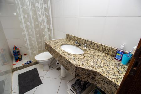 Casa de condomínio à venda com 260m², 3 quartos e 2 vagas Casa de condomínio à venda com 260m², 3 quartos e 2 vagasBanheiro Social