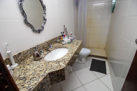 Casa de condomínio à venda com 260m², 3 quartos e 2 vagas Casa de condomínio à venda com 260m², 3 quartos e 2 vagasBanheiro Suíte