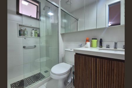 Apartamento à venda com 160m², 4 quartos e 2 vagas Apartamento à venda com 160m², 4 quartos e 2 vagasBanheiro da Suíte 1