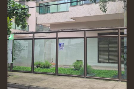 Apartamento à venda com 160m², 4 quartos e 2 vagas Apartamento à venda com 160m², 4 quartos e 2 vagasFachada e Placa