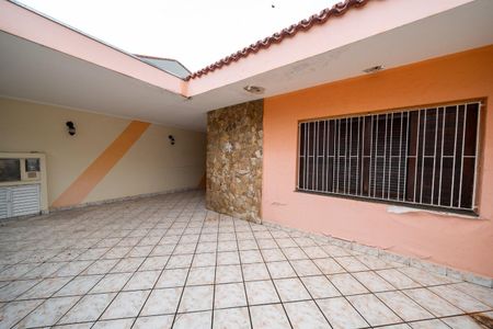 Casa à venda com 210m², 3 quartos e 3 vagas Casa à venda com 210m², 3 quartos e 3 vagasÁrea Externa