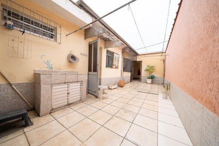 Casa à venda com 210m², 3 quartos e 3 vagas Casa à venda com 210m², 3 quartos e 3 vagasÁrea Externa