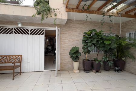 Casa à venda com 164m², 4 quartos e 2 vagas Casa à venda com 164m², 4 quartos e 2 vagasGaragem