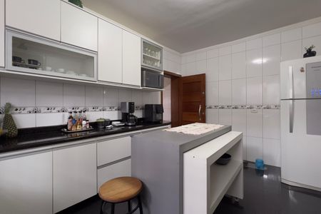 Casa à venda com 164m², 4 quartos e 2 vagas Casa à venda com 164m², 4 quartos e 2 vagasCozinha