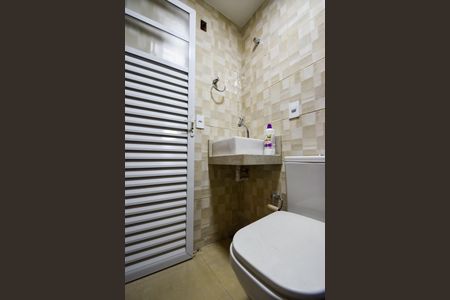 Apartamento à venda com 110m², 2 quartos e 1 vaga Apartamento à venda com 110m², 2 quartos e 1 vagaBanheiro de Serviço