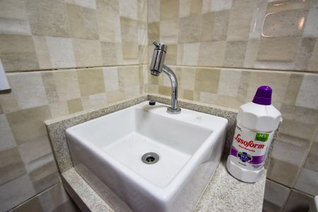 Apartamento à venda com 110m², 2 quartos e 1 vaga Apartamento à venda com 110m², 2 quartos e 1 vagaBanheiro de Serviço