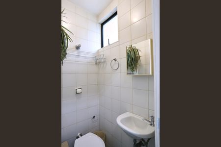 Apartamento para alugar com 95m², 3 quartos e 2 vagas Apartamento para alugar com 95m², 3 quartos e 2 vagasBanheiro de serviço