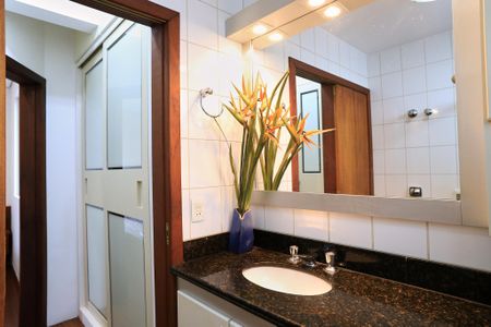 Apartamento para alugar com 95m², 3 quartos e 2 vagas Apartamento para alugar com 95m², 3 quartos e 2 vagasBanheiro da Suíte