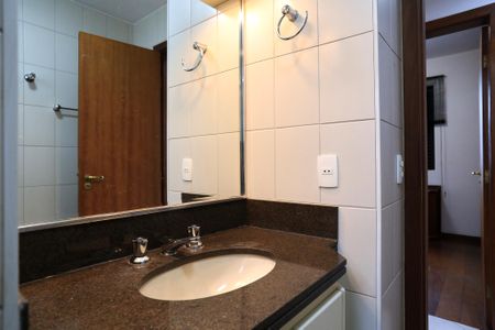 Apartamento para alugar com 95m², 3 quartos e 2 vagas Apartamento para alugar com 95m², 3 quartos e 2 vagasBanheiro Social