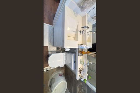 Apartamento à venda com 83m², 2 quartos e 2 vagas Apartamento à venda com 83m², 2 quartos e 2 vagasBanheiro da Suíte