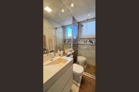 Apartamento à venda com 83m², 2 quartos e 2 vagas Apartamento à venda com 83m², 2 quartos e 2 vagasBanheiro da Suíte