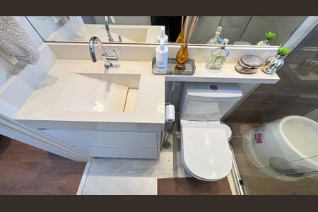 Apartamento à venda com 83m², 2 quartos e 2 vagas Apartamento à venda com 83m², 2 quartos e 2 vagasBanheiro da Suíte