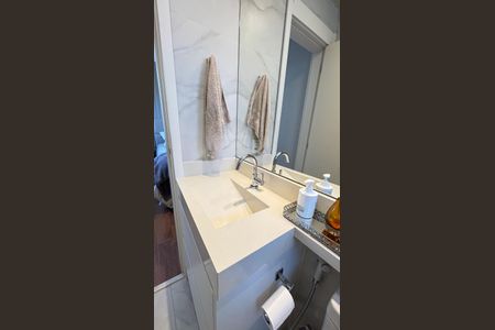 Apartamento à venda com 83m², 2 quartos e 2 vagas Apartamento à venda com 83m², 2 quartos e 2 vagasBanheiro da Suíte