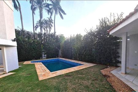 Casa à venda com 520m², 4 quartos e 4 vagas
