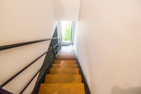 Apartamento para alugar com 200m², 3 quartos e 2 vagas Apartamento para alugar com 200m², 3 quartos e 2 vagasEscada