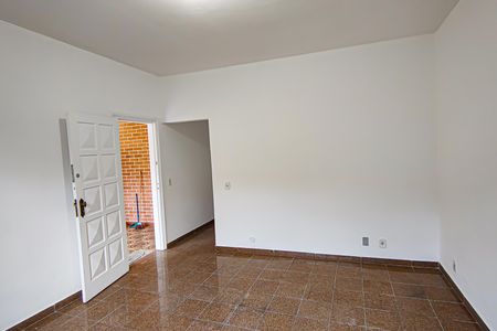 Casa à venda com 150m², 3 quartos e 2 vagasSala