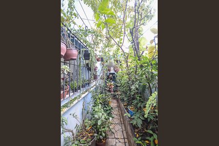 Casa à venda com 237m², 4 quartos e 4 vagas Casa à venda com 237m², 4 quartos e 4 vagasCorredor