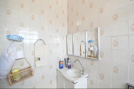 Casa à venda com 237m², 4 quartos e 4 vagas Casa à venda com 237m², 4 quartos e 4 vagasBanheiro da Suíte