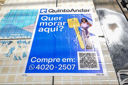 Casa à venda com 237m², 4 quartos e 4 vagas Casa à venda com 237m², 4 quartos e 4 vagasPlaca na Fachada