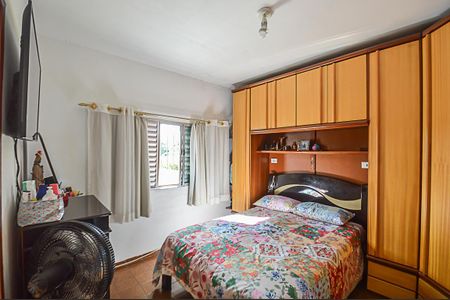 Casa à venda com 237m², 4 quartos e 4 vagas Casa à venda com 237m², 4 quartos e 4 vagasSala