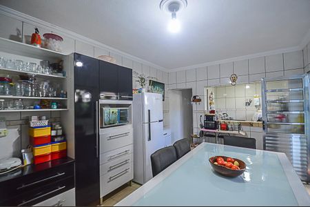 Casa à venda com 237m², 4 quartos e 4 vagas Casa à venda com 237m², 4 quartos e 4 vagasCozinha