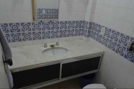 Casa de condomínio à venda com 225m², 3 quartos e 6 vagasLavabo 