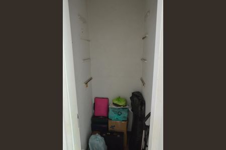 Casa de condomínio à venda com 225m², 3 quartos e 6 vagasArmario 