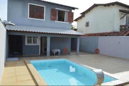 Casa de condomínio à venda com 225m², 3 quartos e 6 vagasPiscina