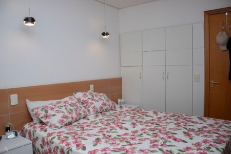 Apartamento à venda com 150m², 3 quartos e 3 vagas Apartamento à venda com 150m², 3 quartos e 3 vagasSuíte