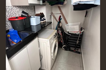 Apartamento à venda com 95m², 3 quartos e 2 vagas Apartamento à venda com 95m², 3 quartos e 2 vagasLavanderia