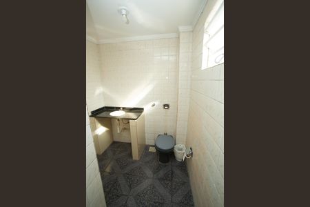 Casa à venda com 294m², 4 quartos e 2 vagas Casa à venda com 294m², 4 quartos e 2 vagasBanheiro do térreo