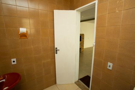 Casa à venda com 294m², 4 quartos e 2 vagas Casa à venda com 294m², 4 quartos e 2 vagasÁrea de serviço - Banheiro do Espaço de festas