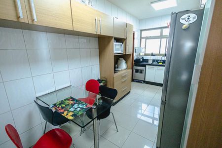 Apartamento à venda com 167m², 4 quartos e 3 vagasCozinha 