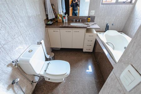 Apartamento à venda com 167m², 4 quartos e 3 vagasBanheiro Suíte 2