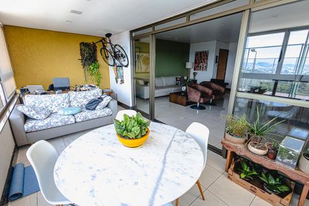 Apartamento à venda com 167m², 4 quartos e 3 vagasVaranda