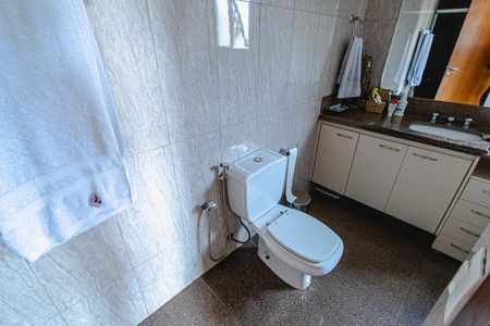 Apartamento à venda com 167m², 4 quartos e 3 vagasBanheiro Suíte 2
