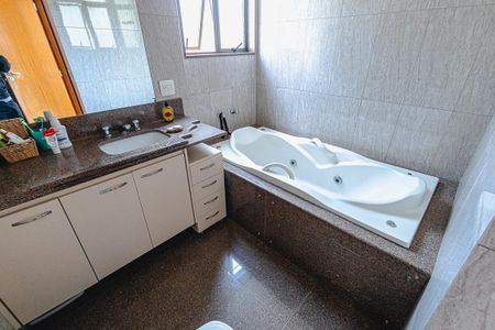 Apartamento à venda com 167m², 4 quartos e 3 vagasBanheiro Suíte 2