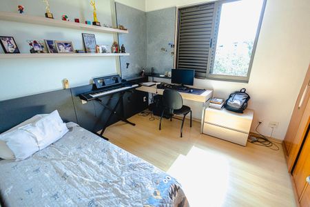 Apartamento à venda com 167m², 4 quartos e 3 vagasQuarto 1