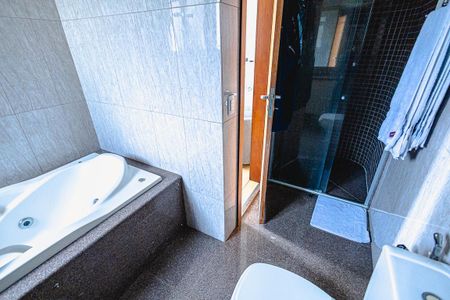 Apartamento à venda com 167m², 4 quartos e 3 vagasBanheiro Suíte 2