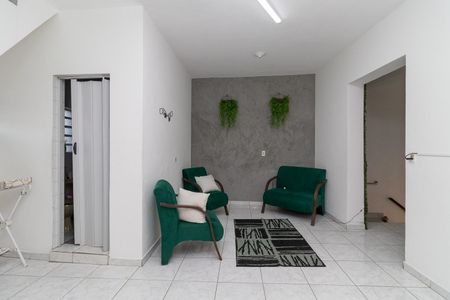 Casa à venda com 350m², 5 quartos e 8 vagasSala piso superior