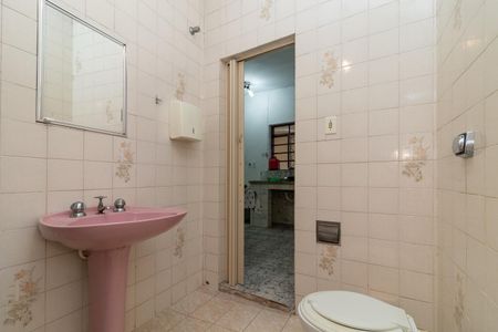 Casa à venda com 350m², 5 quartos e 8 vagasBanheiro 1