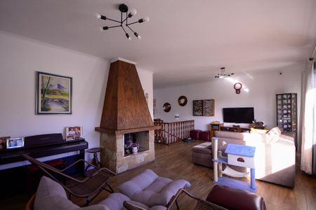 Casa à venda com 291m², 4 quartos e 6 vagas Casa à venda com 291m², 4 quartos e 6 vagasSala