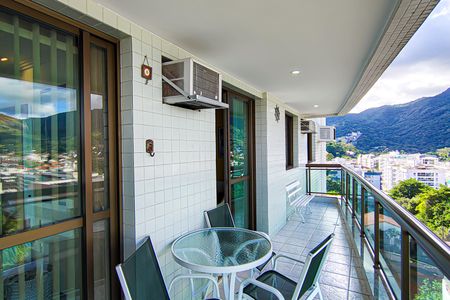 Apartamento à venda com 129m², 4 quartos e 2 vagas Apartamento à venda com 129m², 4 quartos e 2 vagasSala- varanda