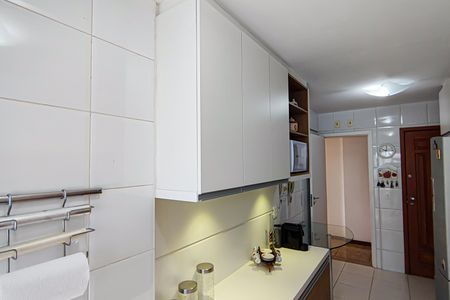 Apartamento à venda com 129m², 4 quartos e 2 vagas Apartamento à venda com 129m², 4 quartos e 2 vagasCozinha e Área de Serviço