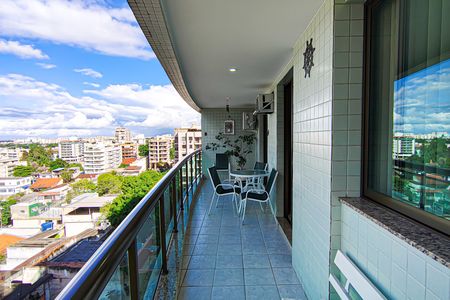 Apartamento à venda com 129m², 4 quartos e 2 vagas Apartamento à venda com 129m², 4 quartos e 2 vagasSala- varanda