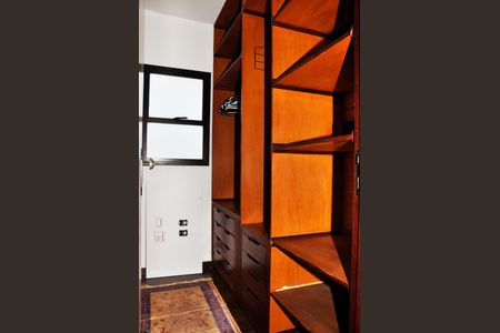 Casa à venda com 203m², 4 quartos e 5 vagas Casa à venda com 203m², 4 quartos e 5 vagasCloset