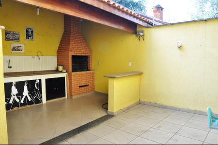 Casa à venda com 203m², 4 quartos e 5 vagas Casa à venda com 203m², 4 quartos e 5 vagasQuintal e Área da Churrasqueira